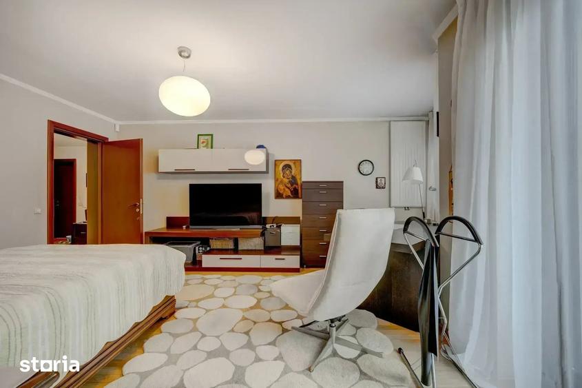 Casă cu 9 camere cu Teren 300 Mp în Cișmigiu