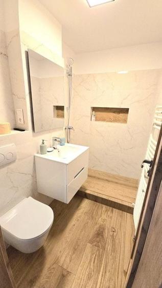 Apartament cu 3 camere decomandat, mobilat în Cloșca