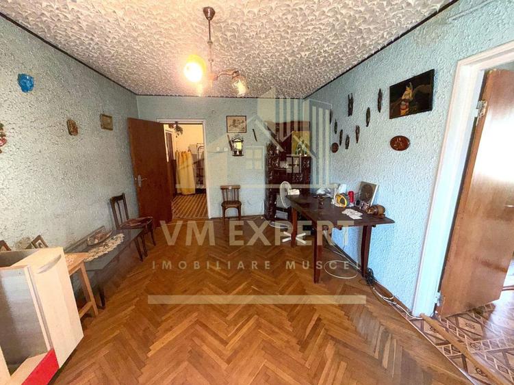 Apartament cu 3 camere semidecomandat în Central