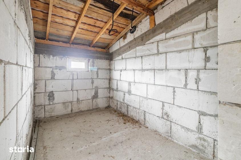 Casă cu 7 camere cu Teren 2000 Mp în Periș