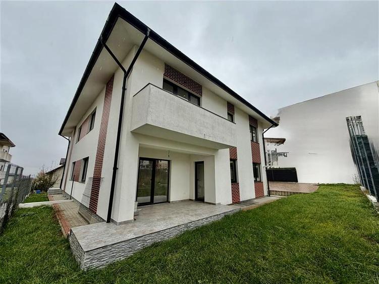 Duplex cu 4 camere cu Teren 250 Mp în Galata