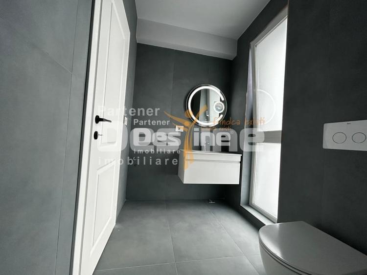 Apartament cu 3 camere decomandat în Rediu