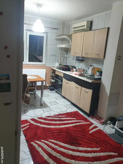 Apartament cu 3 camere semidecomandat, mobilat în Berceni