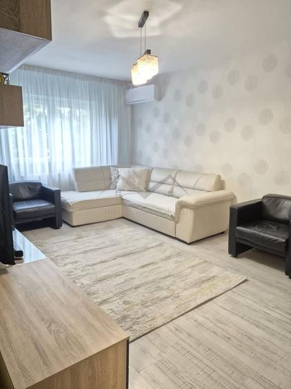 Apartament cu 3 camere decomandat în Nicolina
