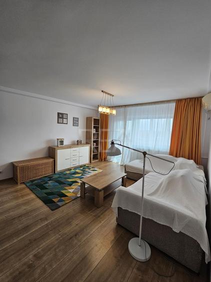 Apartament cu 3 camere semidecomandat, mobilat în Drumul Taberei