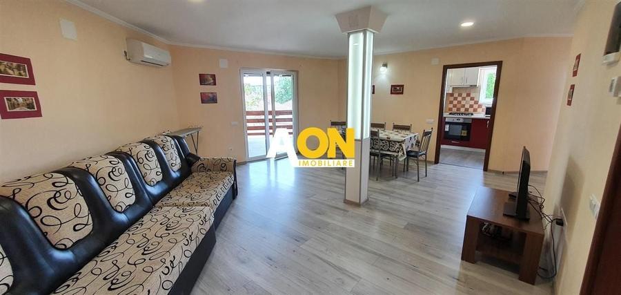 Duplex cu 10 camere cu Canalizare în Central