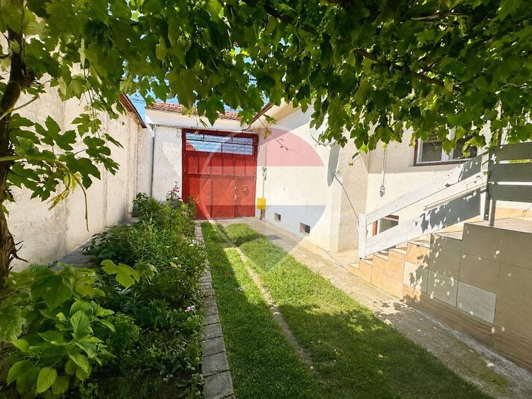 Casă individuală cu 3 camere cu Teren 305 Mp în Central