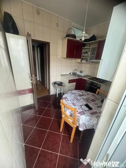 Apartament cu 3 camere semidecomandat în Peninsula