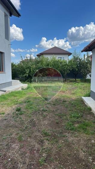 Casă individuală cu 5 camere cu Teren 570 Mp în Săftica