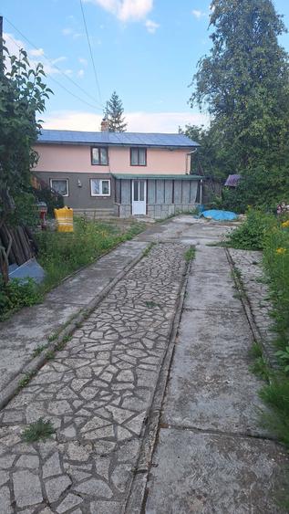Casă cu 4 camere cu Teren 994 Mp în Ghioșești