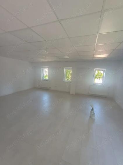 Spațiu comercial, de 970 mp, în Cug