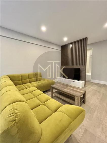 Apartament cu 3 camere decomandat, mobilat în Iancu Nicolae