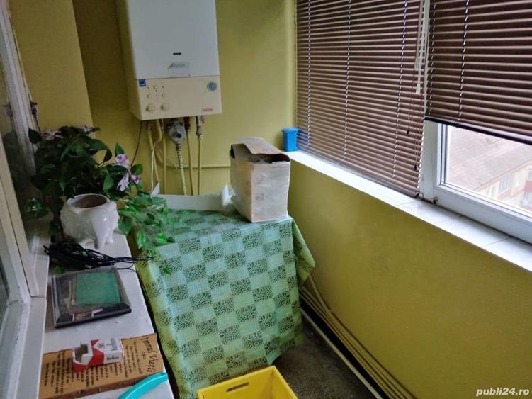 Apartament cu 3 camere semidecomandat în Micro I