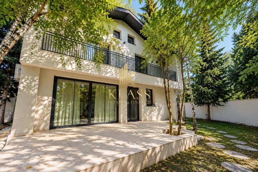 Duplex cu 5 camere cu Canalizare în Iancu Nicolae