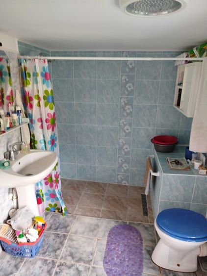 Casă cu 4 camere în Ghiocel