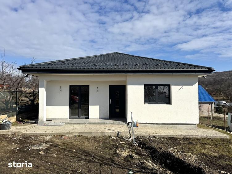 Casă cu 3 camere cu Teren 400 Mp în Tomești