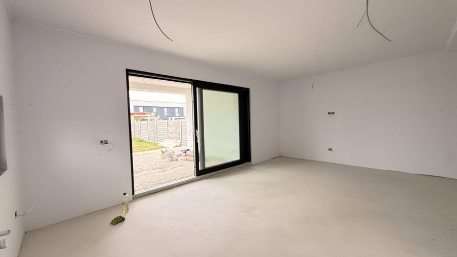 Duplex cu 5 camere cu Canalizare în Dumbrăvița