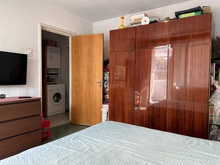 Apartament cu 3 camere decomandat în Drumul Taberei