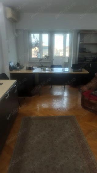 Apartament cu 3 camere decomandat în Libertății
