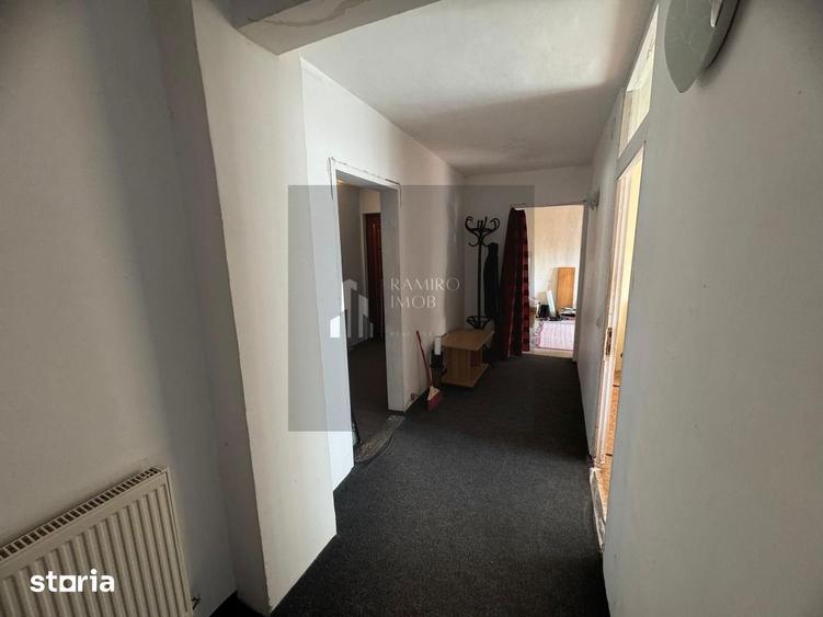 Apartament cu 4 camere decomandat în Central