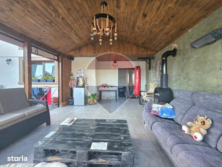 Casă cu 4 camere cu Teren 689 Mp în Central