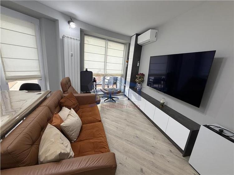 Apartament cu 4 camere decomandat, mobilat în Decebal