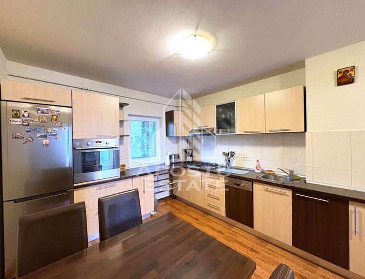 Apartament cu 4 camere decomandat, mobilat în Torontalului