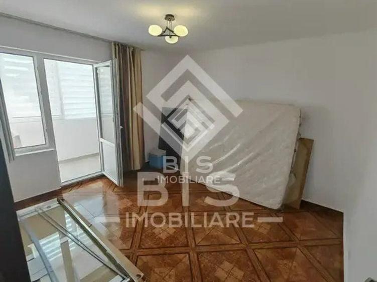 Apartament cu 4 camere decomandat în Independenței