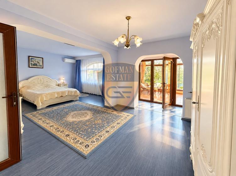 Casă individuală cu 8 camere cu Canalizare în Faleza Nord