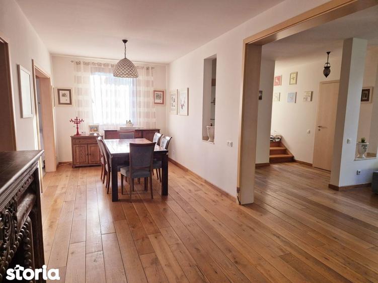 Casă cu 5 camere cu Teren 645 Mp în Corbeanca