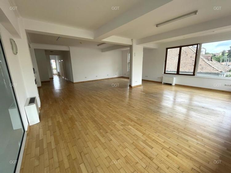 Birou, de 200 mp, în Central