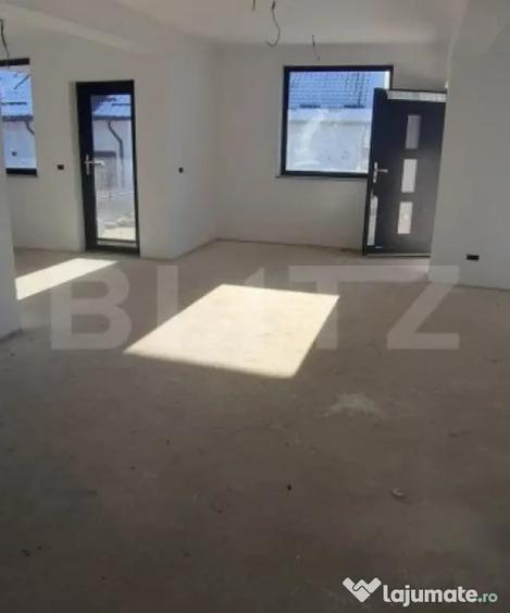 Casă cu 5 camere cu Teren 950 Mp în Central