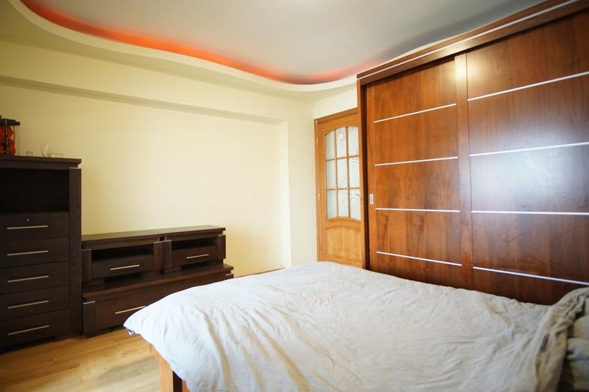 Apartament cu 3 camere decomandat, mobilat în Nerva Traian