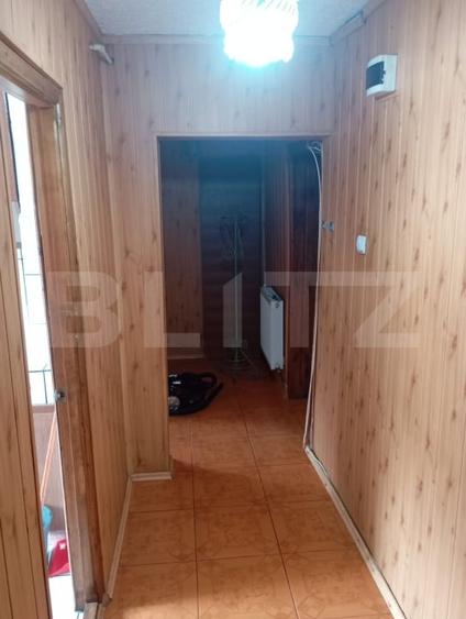 Apartament cu 3 camere semidecomandat, mobilat în Micro 11