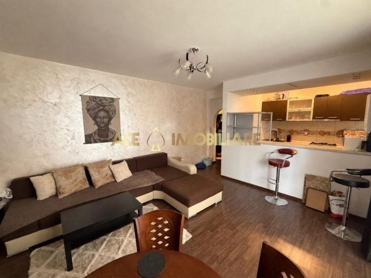Apartament cu 3 camere decomandat, mobilat în Apusului