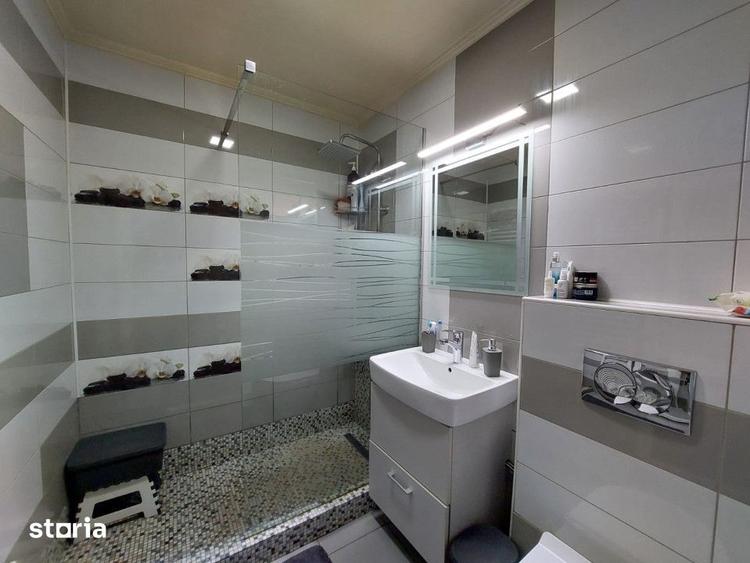Casă cu 6 camere cu Teren 343 Mp în Dacia