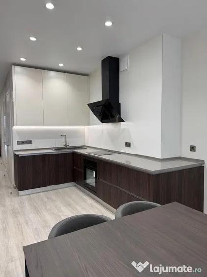 Apartament cu 3 camere decomandat în Drumul Taberei