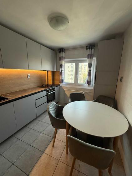 Apartament cu 3 camere semidecomandat în Parcul Circului
