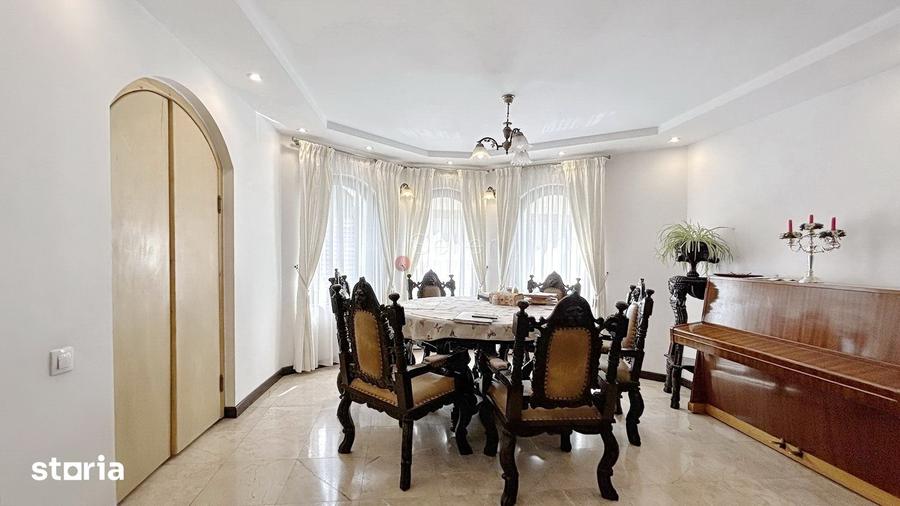 Casă cu 7 camere cu Teren 670 Mp în Centrul Istoric
