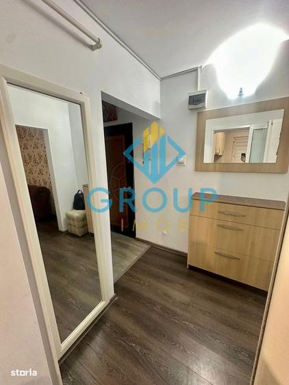 Apartament cu 3 camere semidecomandat în Milcov