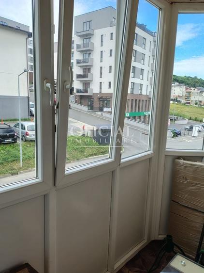 Apartament cu 3 camere semidecomandat, mobilat în Florești