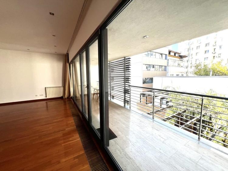 Apartament cu 4 camere decomandat, mobilat în Dorobanți