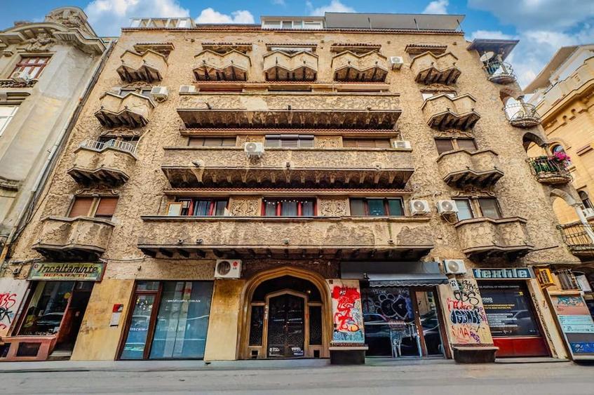 Apartament cu 3 camere semidecomandat în Cișmigiu