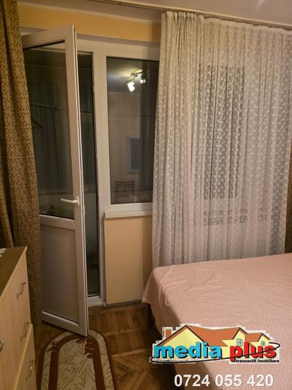Apartament cu 3 camere semidecomandat în Micro 16