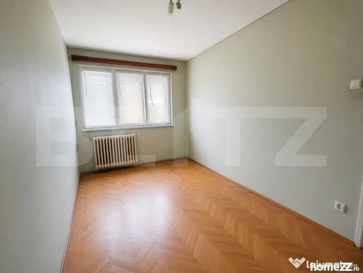 Apartament cu 4 camere decomandat în Piața Centrală