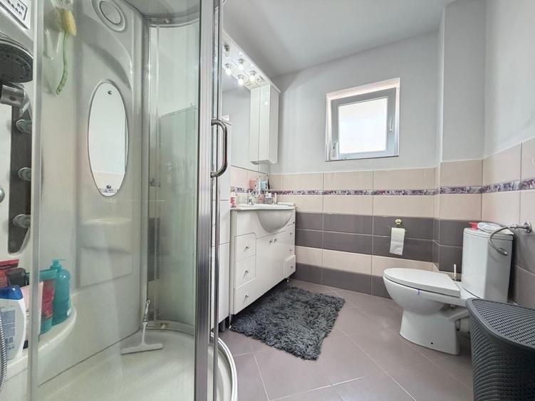 Apartament cu 3 camere semidecomandat în Șelimbăr