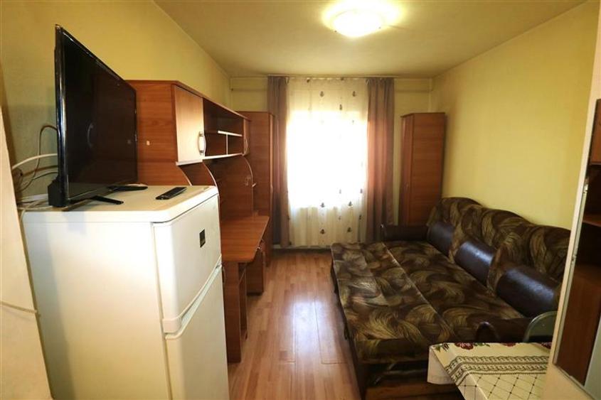 Garsonieră decomandată în Girocului