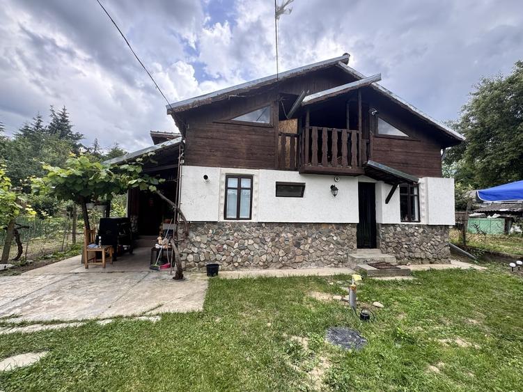 Casă cu 5 camere cu Teren 1700 Mp în Central