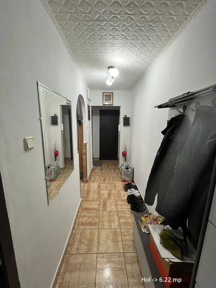 Apartament cu 3 camere semidecomandat în Central