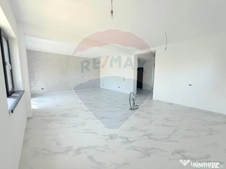 Casă cu 5 camere cu Teren 300 Mp în Cornetu